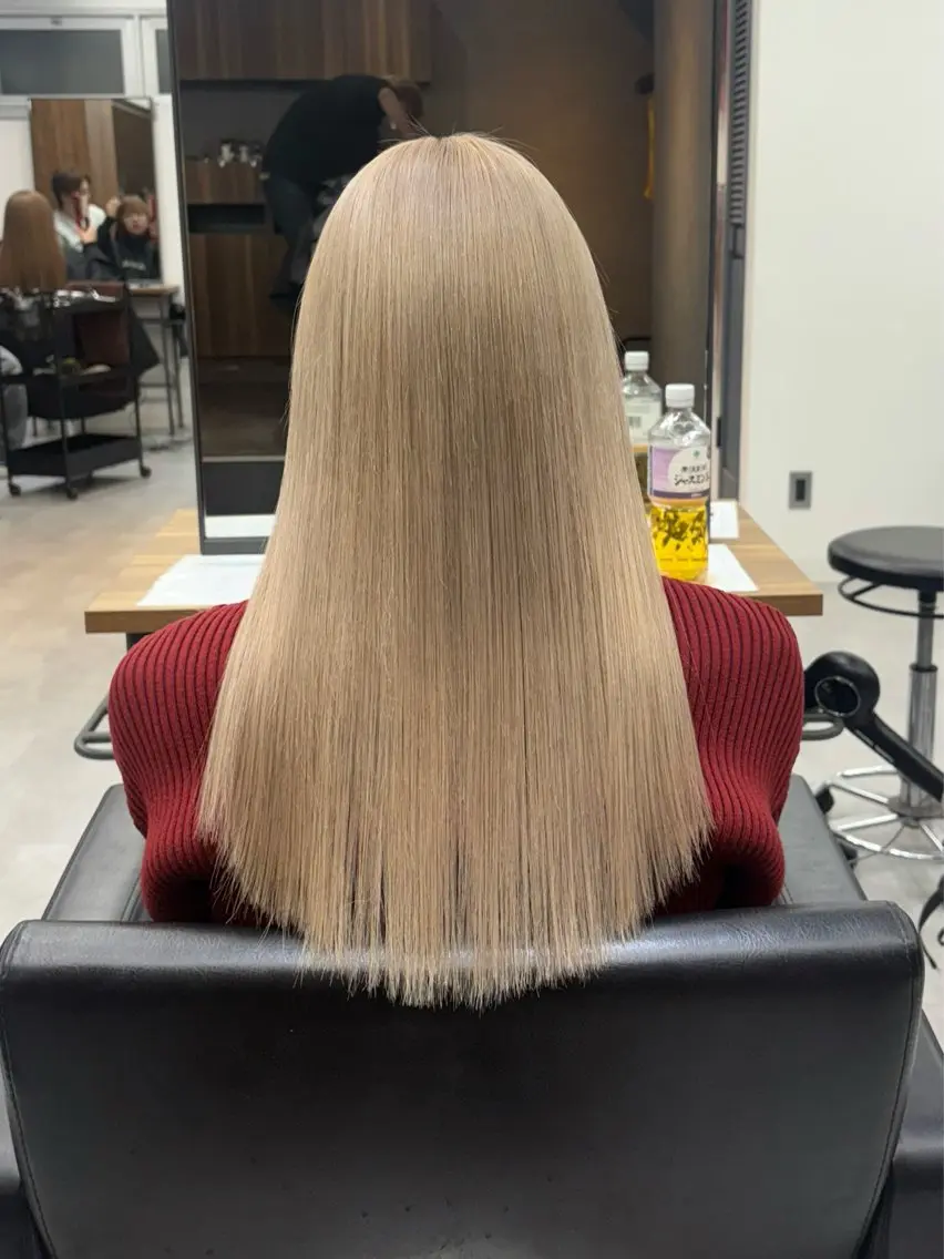 ロング カラー ベージュカラー ブリーチ ミルクティーベージュ ヘアカラー ENA💗NEXT /ハイトーンエクステのヘアスタイル