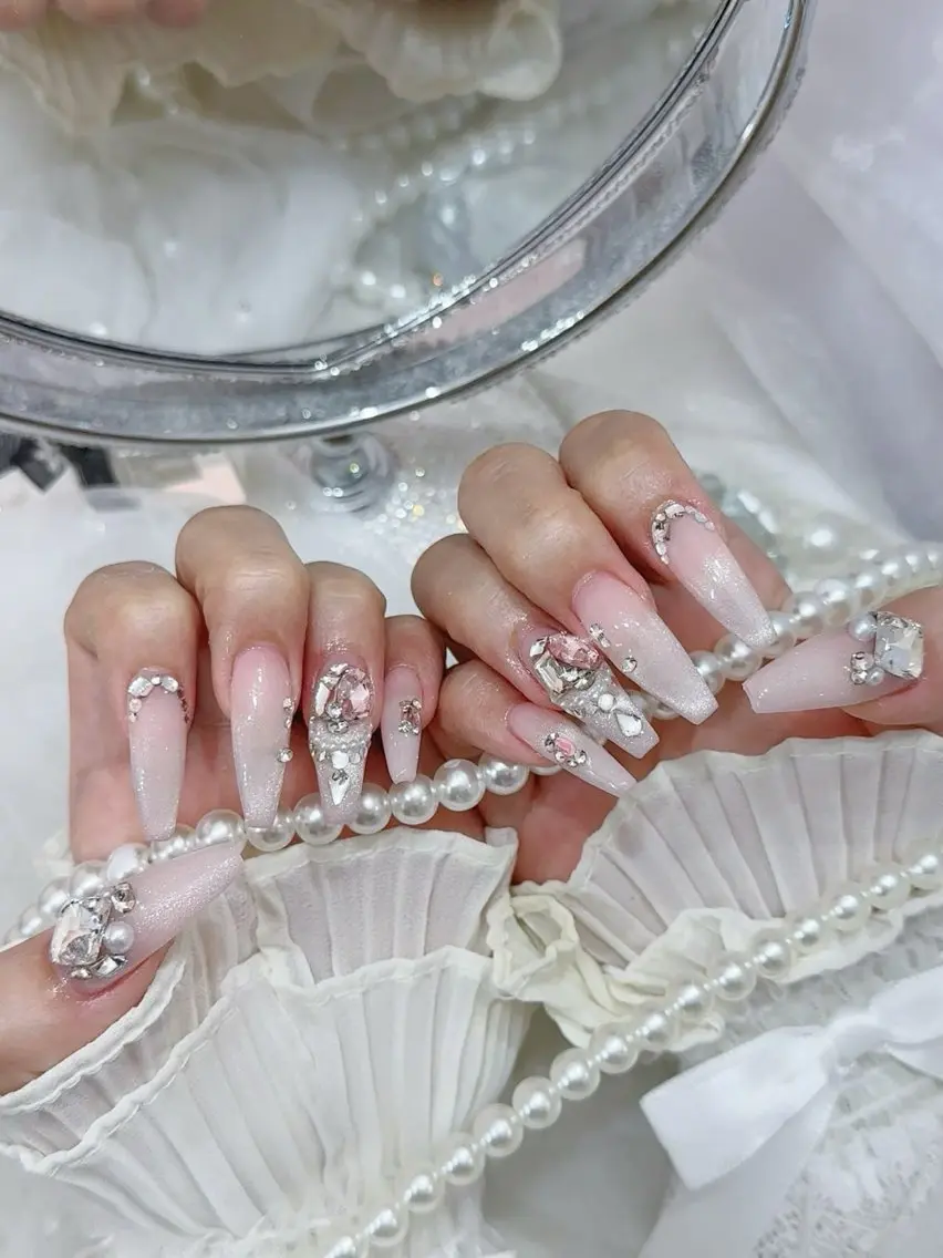 ネイル チークネイル ドット フットネイル フレンチネイル グラデーション ハンドネイル ハンドケア Nihonthy Nail 新宿のネイルデザイン