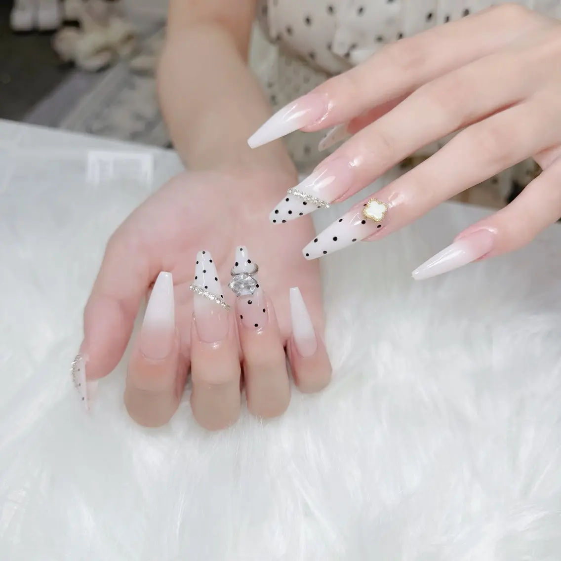 ネイル フレンチネイル キラキラネイル 韓国ネイル シンプルネイル ワンホンネイル ハンドネイル MEI Nailのネイルデザイン