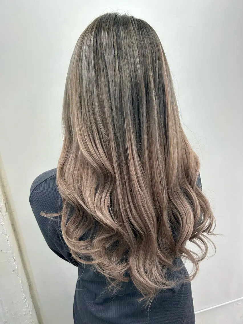 ロング カラー ヘアアレンジ バレイヤージュ ブリーチ ハイトーンカラー エクステ レイヤーカット レイヤー/エクステ alpha下妻のヘアスタイル