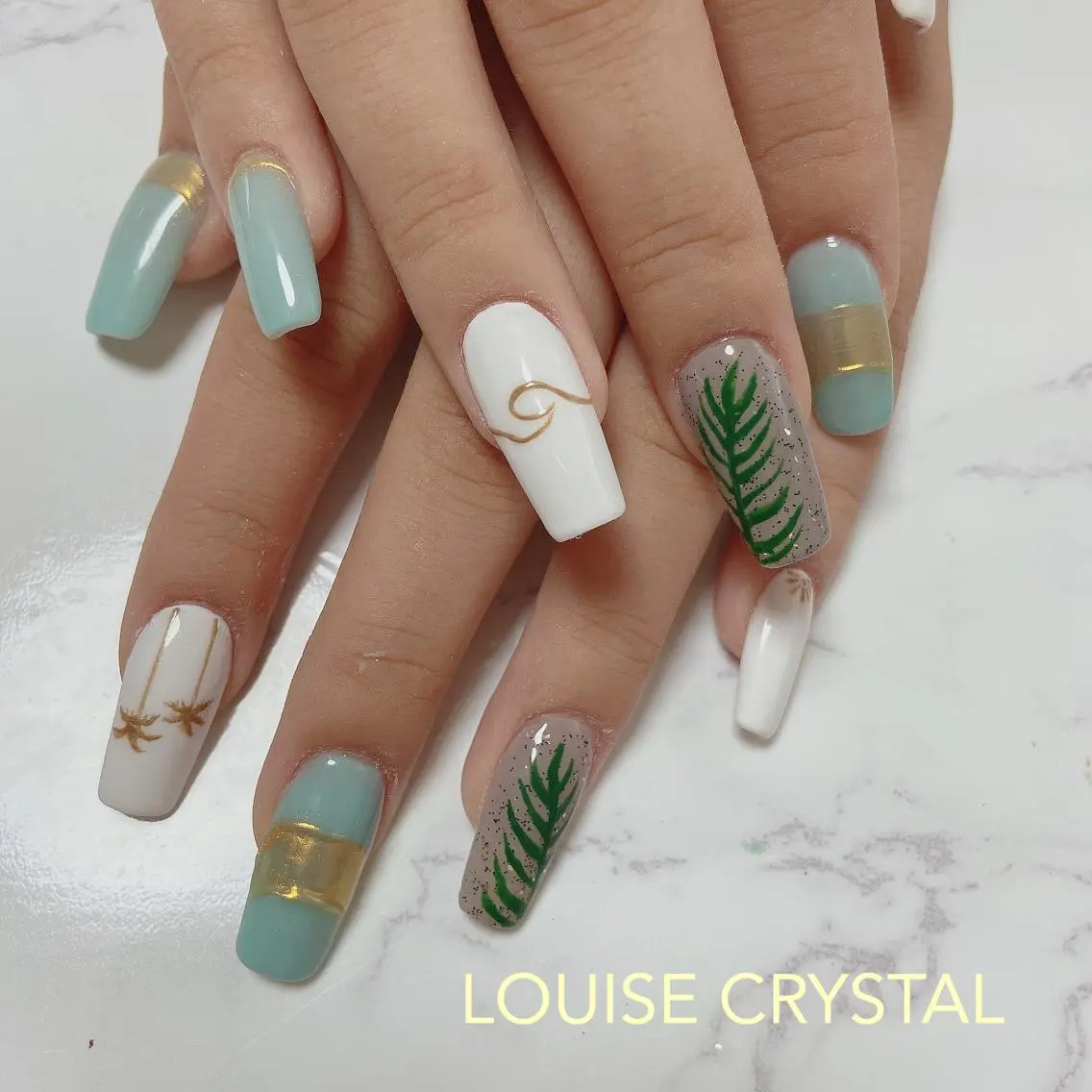 ネイル ハンドネイル LOUISE CRYSTALのネイルデザイン