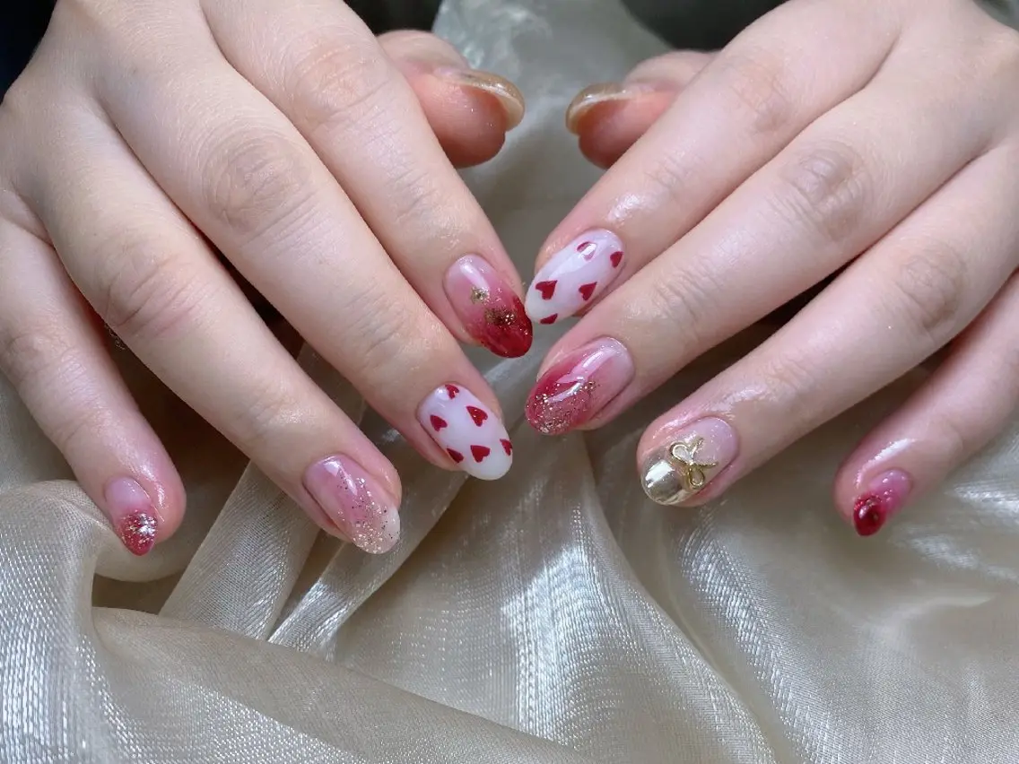 ネイル フラワーネイル フットネイル フレンチネイル ガーリー キラキラネイル ハンドネイル UM Nail Salonのネイルデザイン