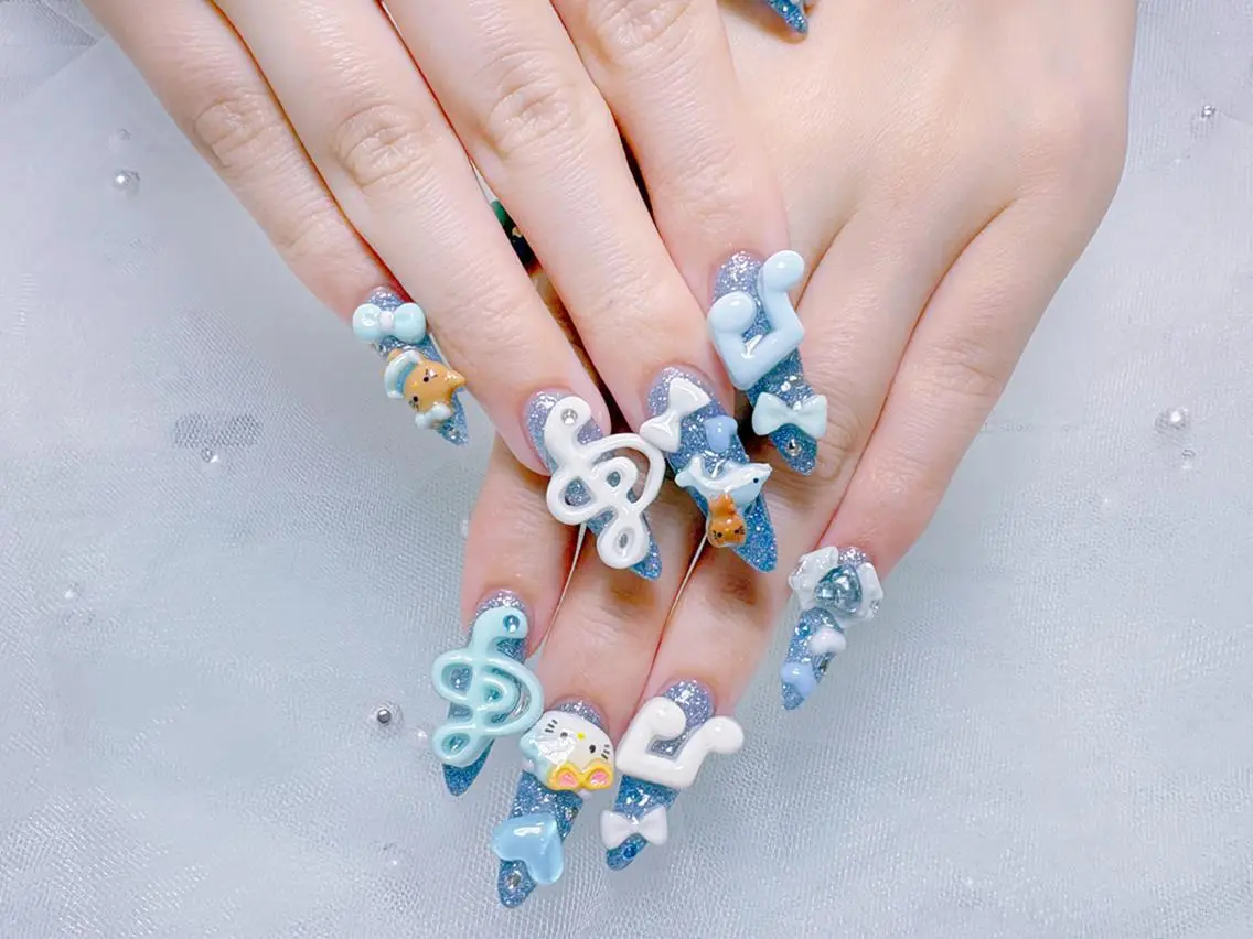 ネイル アートネイル オーロラネイル 長さ出し ガーリー キラキラネイル ハンドネイル 花梨 🌸のネイルデザイン