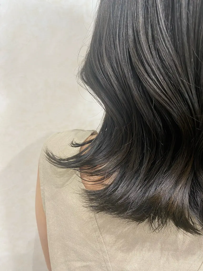 セミロング カラー 透明感カラー イルミナカラー オリーブカラー 縮毛矯正 N°+aero 😊れいか😊のヘアスタイル