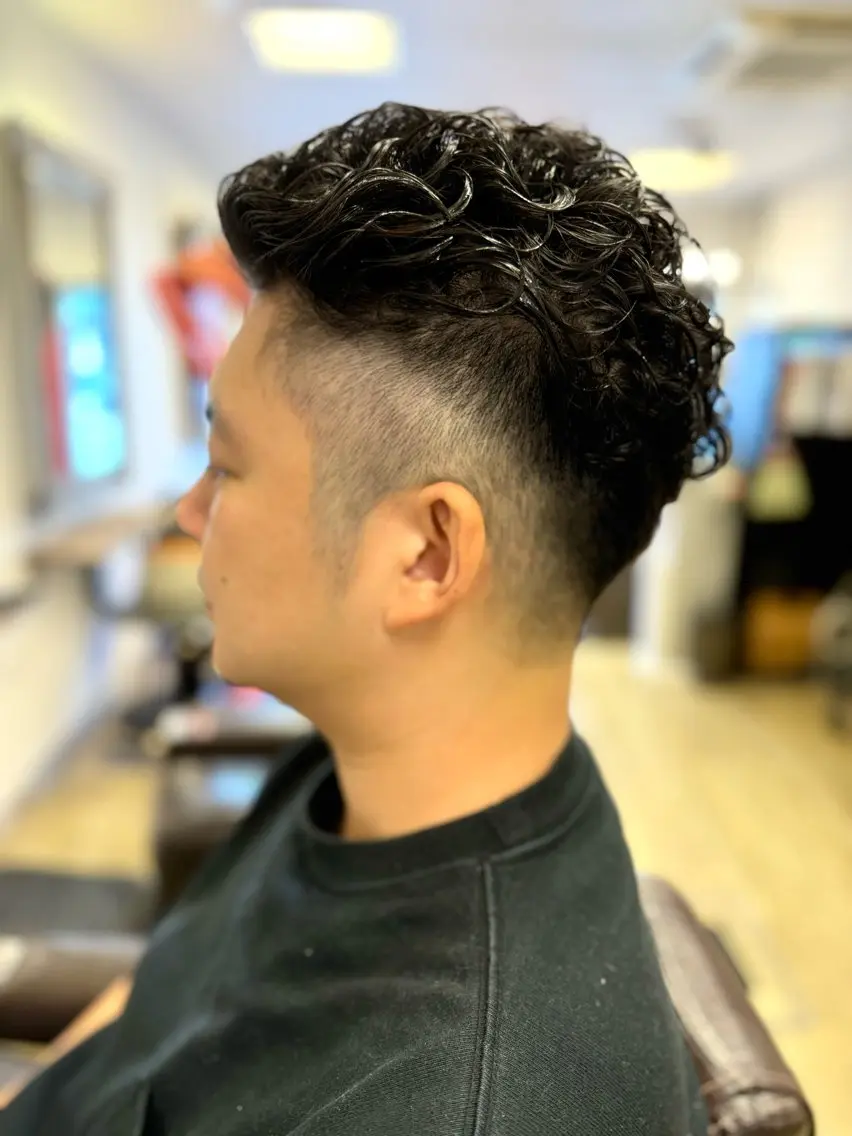パーマ メンズ メンズパーマ ツーブロック 刈り上げ 🍁ダブルカラー 🍁凌平のヘアスタイル