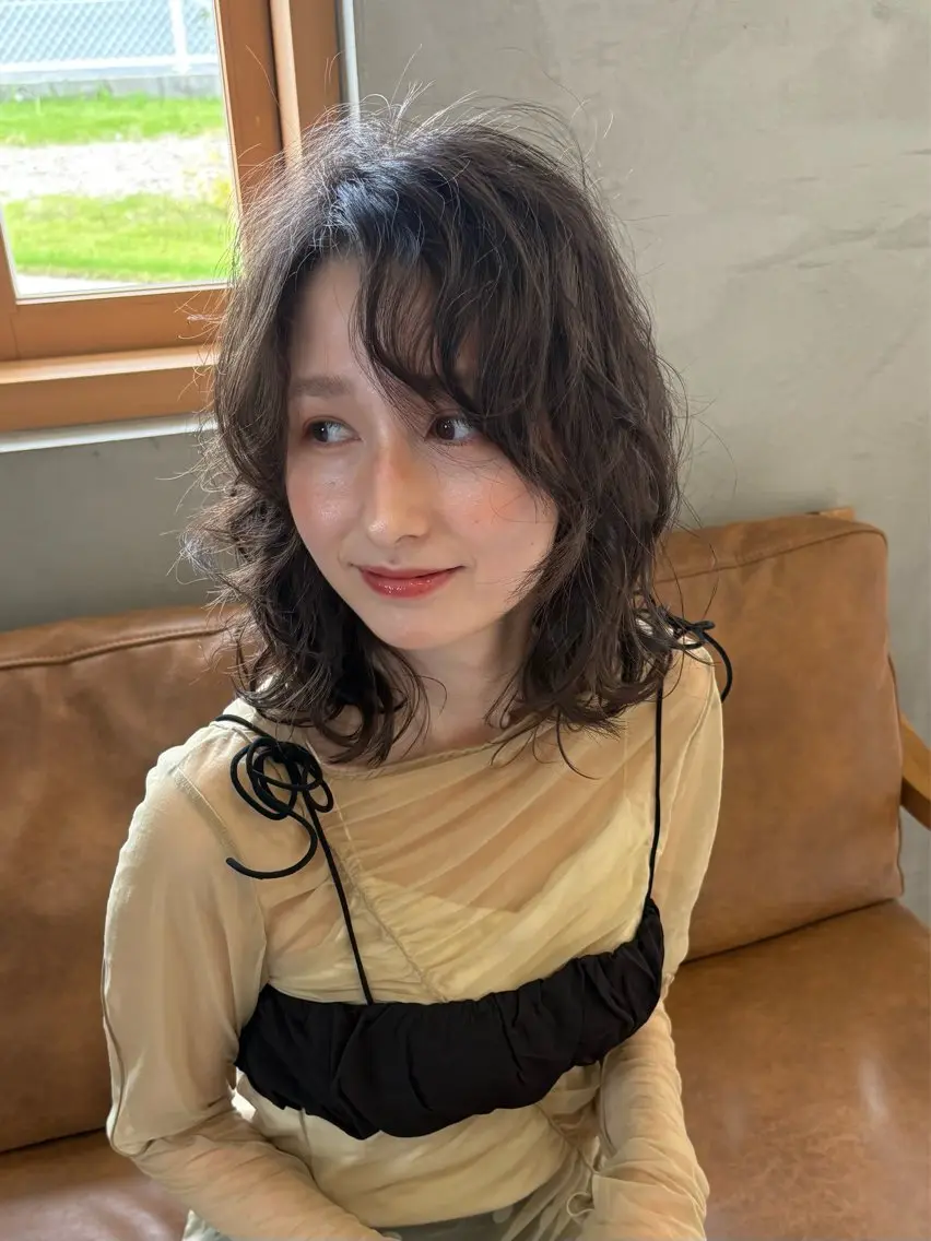 ミディアム カット 吉岡 茉穂のヘアスタイル