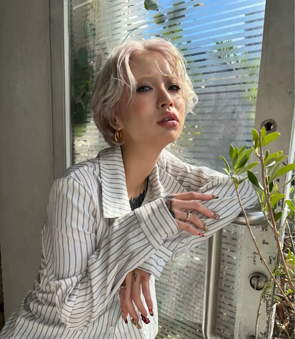 ショート カット ヘアカラー トリートメント 響 インナーカラー イヤリングカラーのヘアスタイル