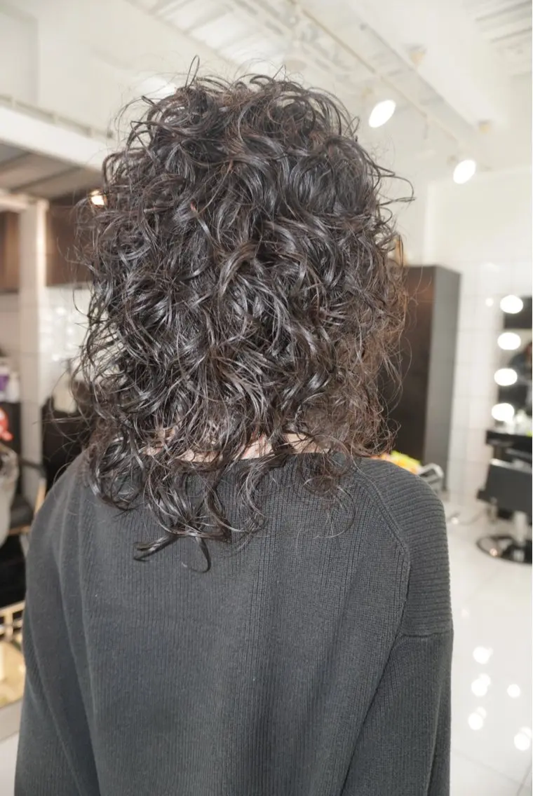 ミディアム パーマ ヘアアレンジ MIYU/ケアブリ ーチカラー／デザインのヘアスタイル