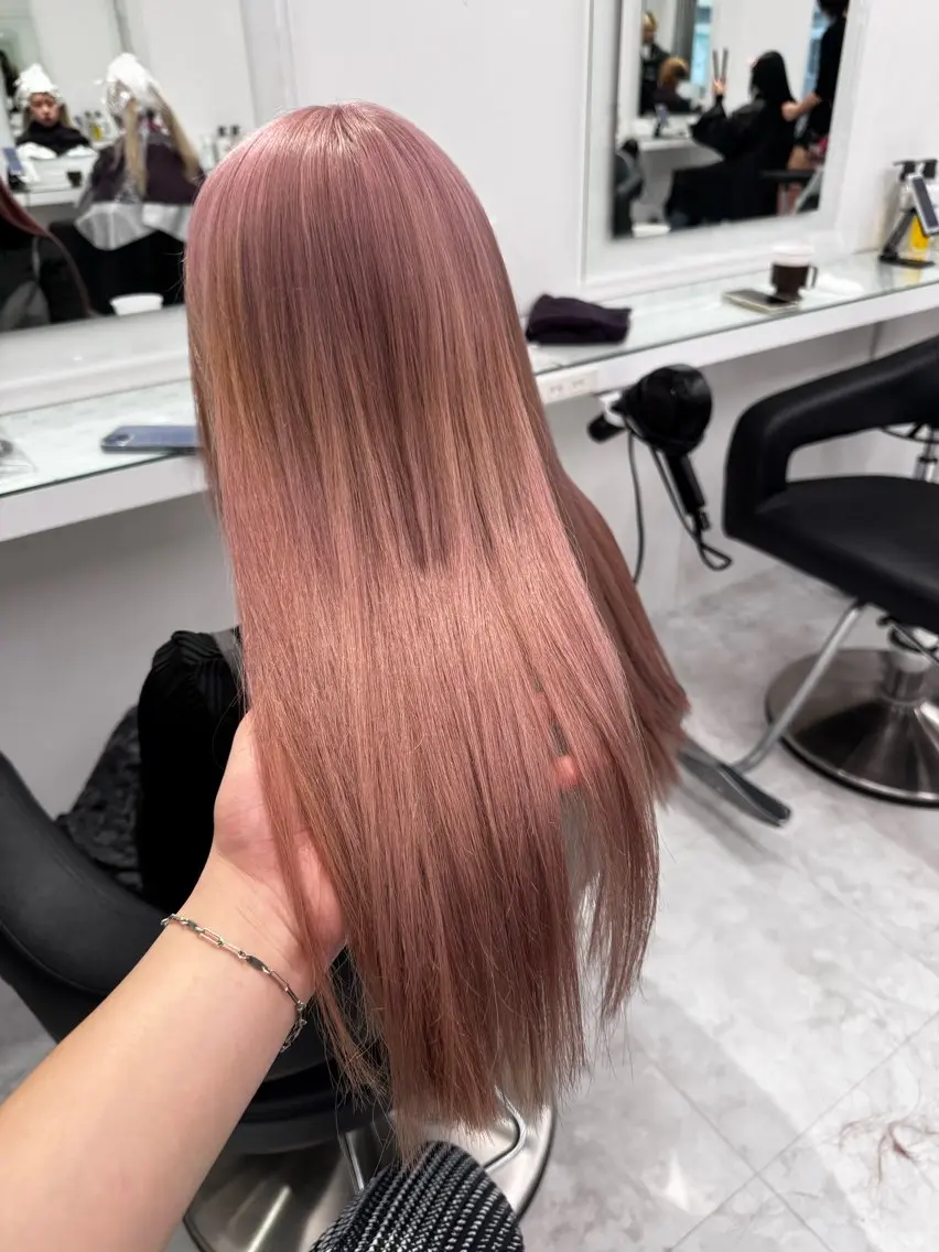 ロング カラー ヘアアレンジ カット ヘアカラー ヘアセット 透け上品ハイトーン 職人ゆうと🤍のヘアスタイル
