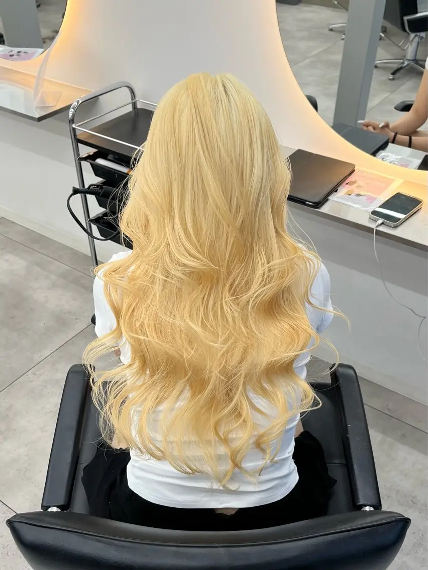 ロング カラー ブリーチ ブロンド RENOレイヤー/ベ ージュtoyokaのヘアスタイル