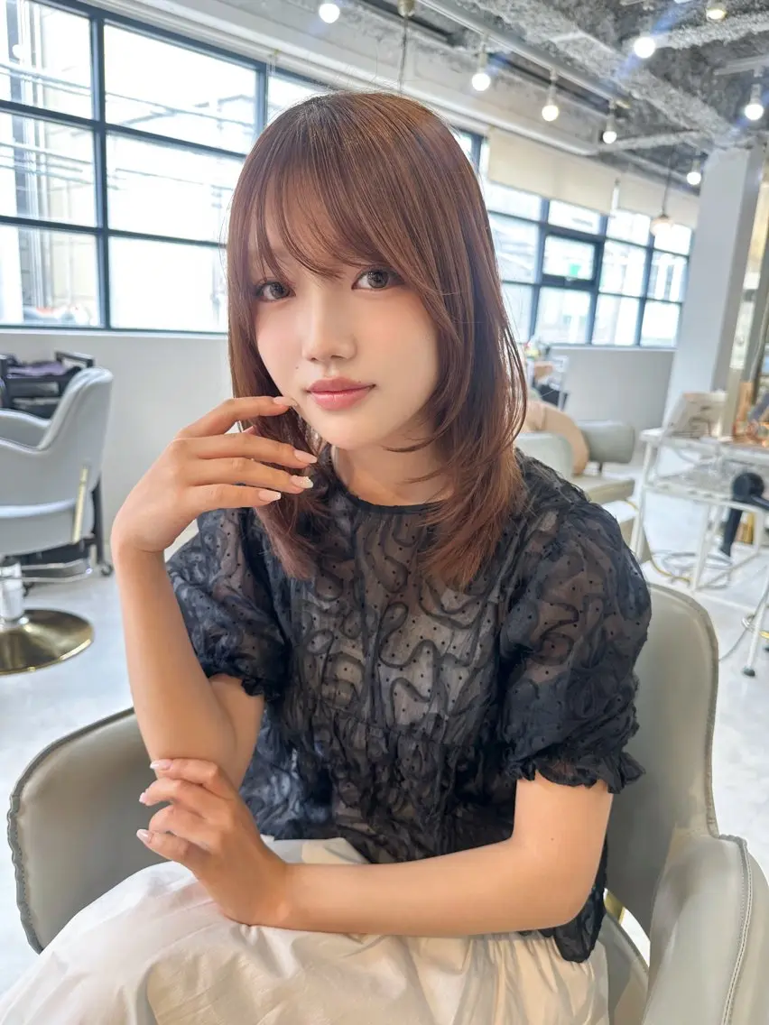 ミディアム レイヤーカット 鎌倉 彩のヘアスタイル