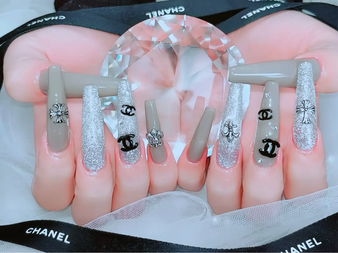 ネイル チークネイル フレンチネイル ガラスフレンチ グラデーション キラキラネイル ハンドネイル Rin Nail 新大久保店のネイルデザイン