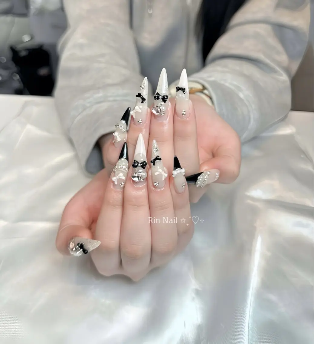 ネイル アートネイル チークネイル ジェルネイル ロングネイル マグネットネイル ハンドネイル Rin Nail 新大久保店のネイルデザイン