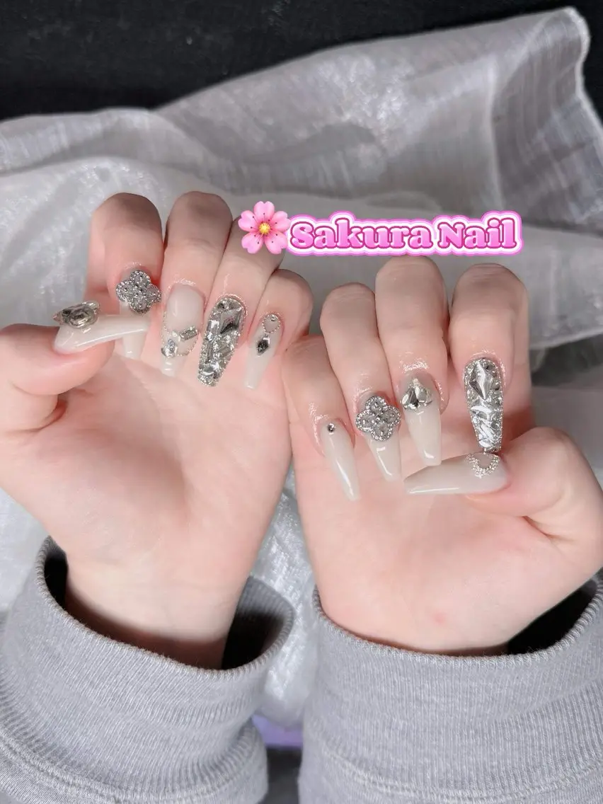 ネイル アートネイル オーロラネイル ボルドー チークネイル フレンチネイル ハンドネイル Sakura Nail Salonのネイルデザイン