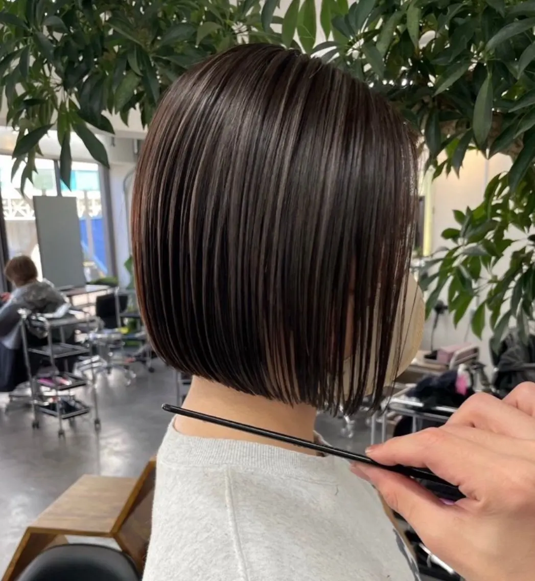 ショート カット ヘアカラー ぱつっとボブ/透明感 カラー/Ayakaのヘアスタイル