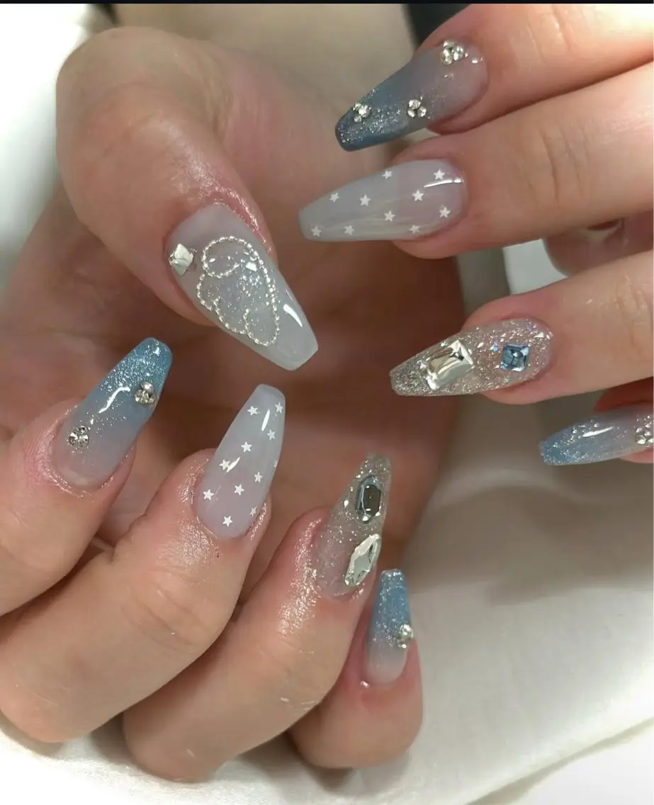ネイル オーロラネイル クリアネイル フラッシュネイル ジェルネイル グラデーション ハンドネイル Amee Nail Salonのネイルデザイン