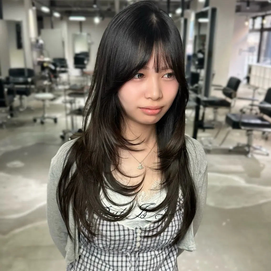 ロング くびれヘア 顔まわりレイヤー 顔周りカット 韓国風ヘア くびれレイヤー カット ヘアカラー トリートメント 心斎橋 韓国レイヤ ー×艶髪renのヘアスタイル