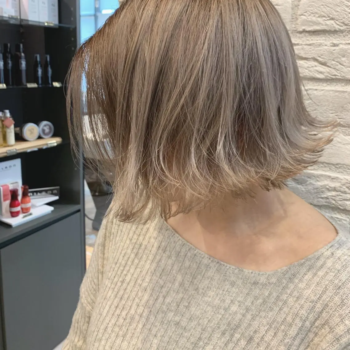 ミディアム カラー ベージュカラー ホワイトベージュ 韓国レイヤー×艶髪 ハイトーンRyukiのヘアスタイル