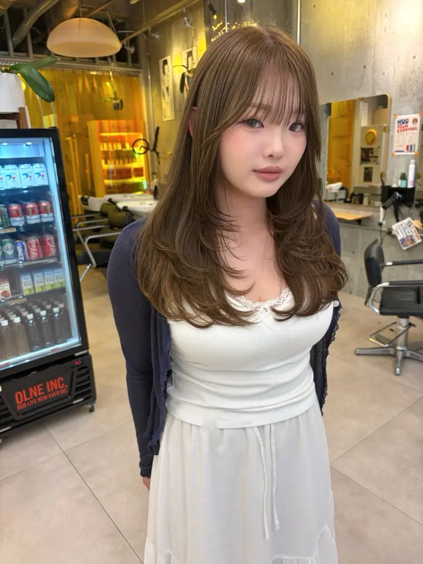 ロング カット ヘアカラー トリートメント 【ハイトーン特化】 Hugのヘアスタイル