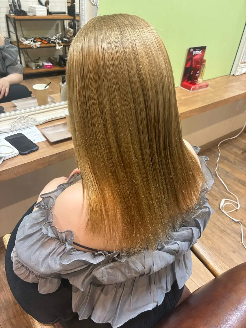 セミロング カラー ブリーチ ヘアカラー 山本 しおんのヘアスタイル