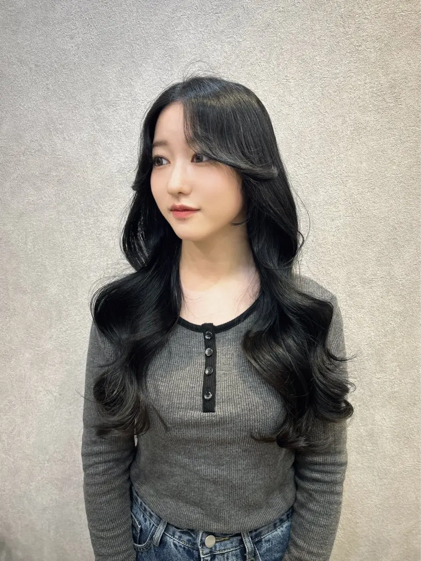 ロング カラー ヘアアレンジ 黒髪 ブルーカラー ブルーブラック ヨシンモリ 🩷韓国ヘア/ヨシン モリ🩷Maikaのヘアスタイル