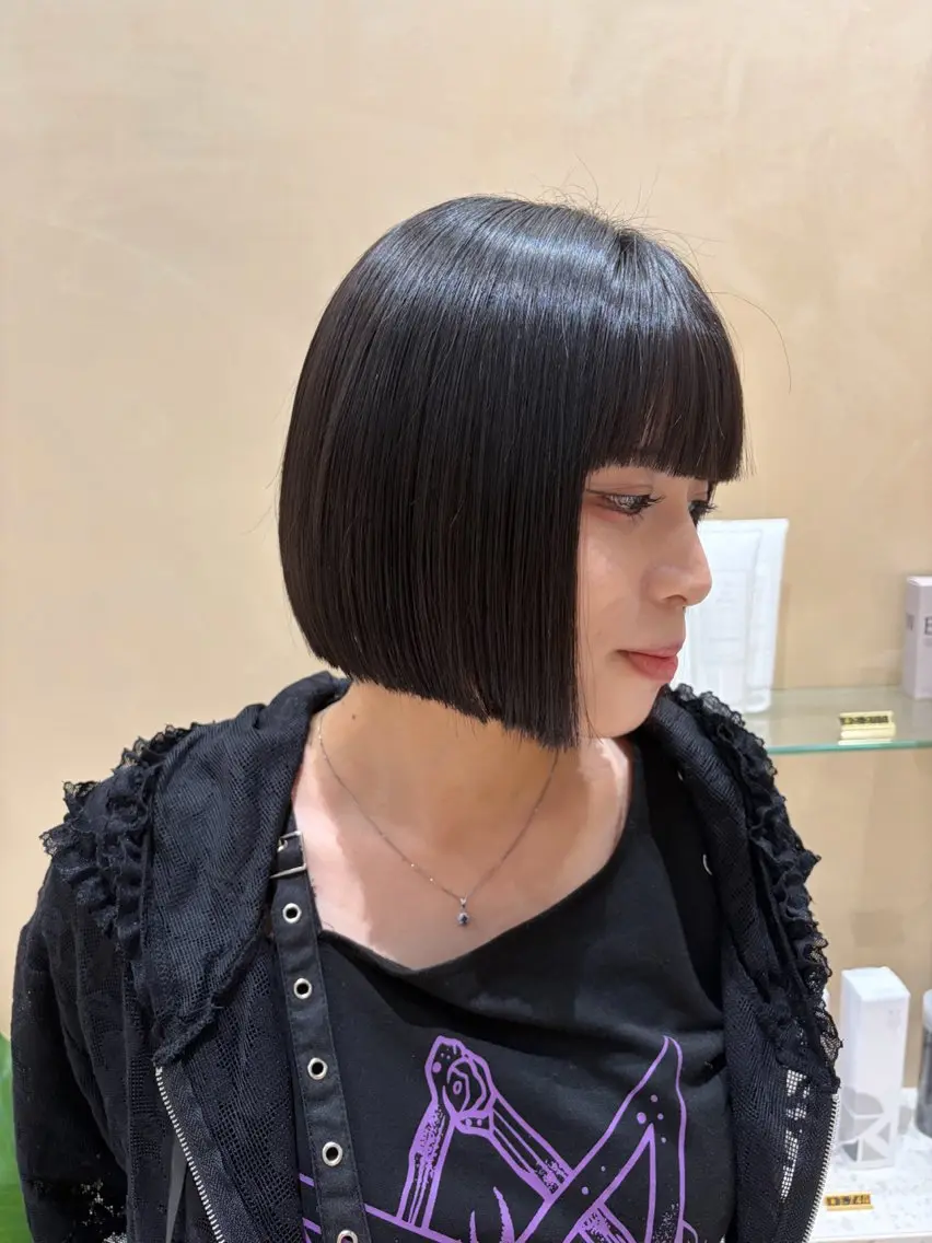 ショート ボブ 縮毛矯正 カット 縮毛矯正 トリートメント 🫧艶髪ボブ🫧 チカのヘアスタイル