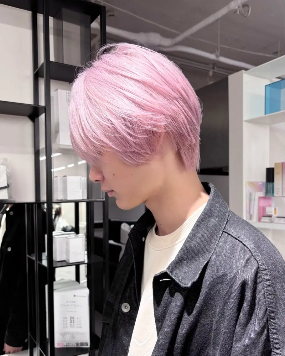 ミディアム カラー メンズ メンズハイトーン ハイトーンカラー ピンクカラー ホワイトピンク ブリーチ特化 ハイトーンRYOYAのヘアスタイル