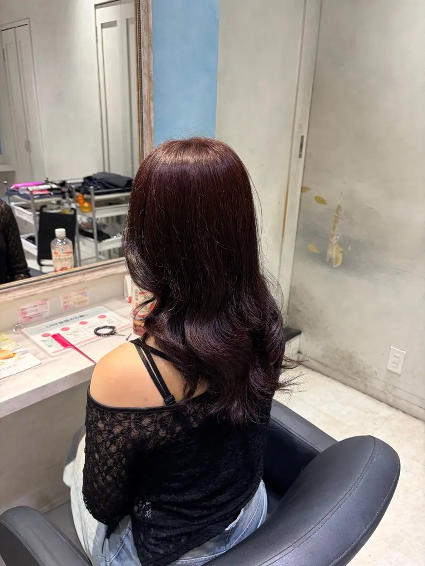 ロング カラー ブリーチ ボルドーカラー ブラウンカラー カシス 透明感カラー ヘアカラー 透明感カラー🎀 みゆうのヘアスタイル