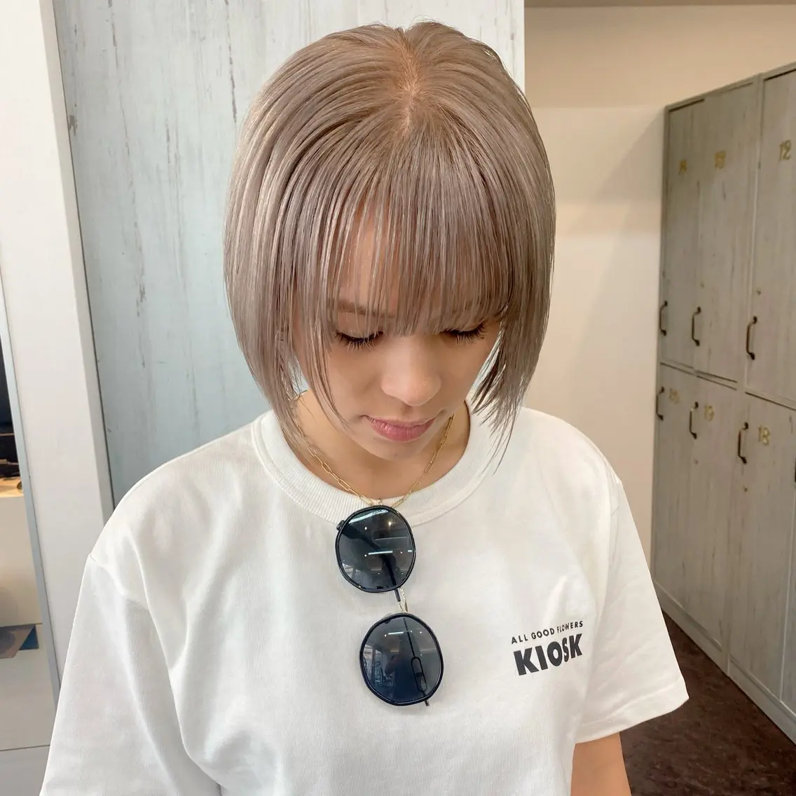 ミディアム カラー 切りっぱなしボブ グレージュ ボブ ✨原宿ハイトーン ブリーチ職人菊池のヘアスタイル
