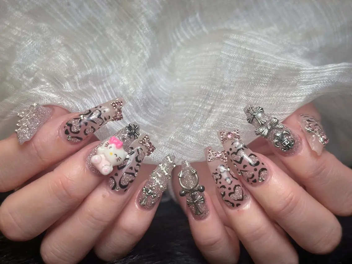 ネイル チークネイル ドット フレンチネイル グラデーション 韓国ネイル ハンドネイル Lisa Nail Salonのネイルデザイン