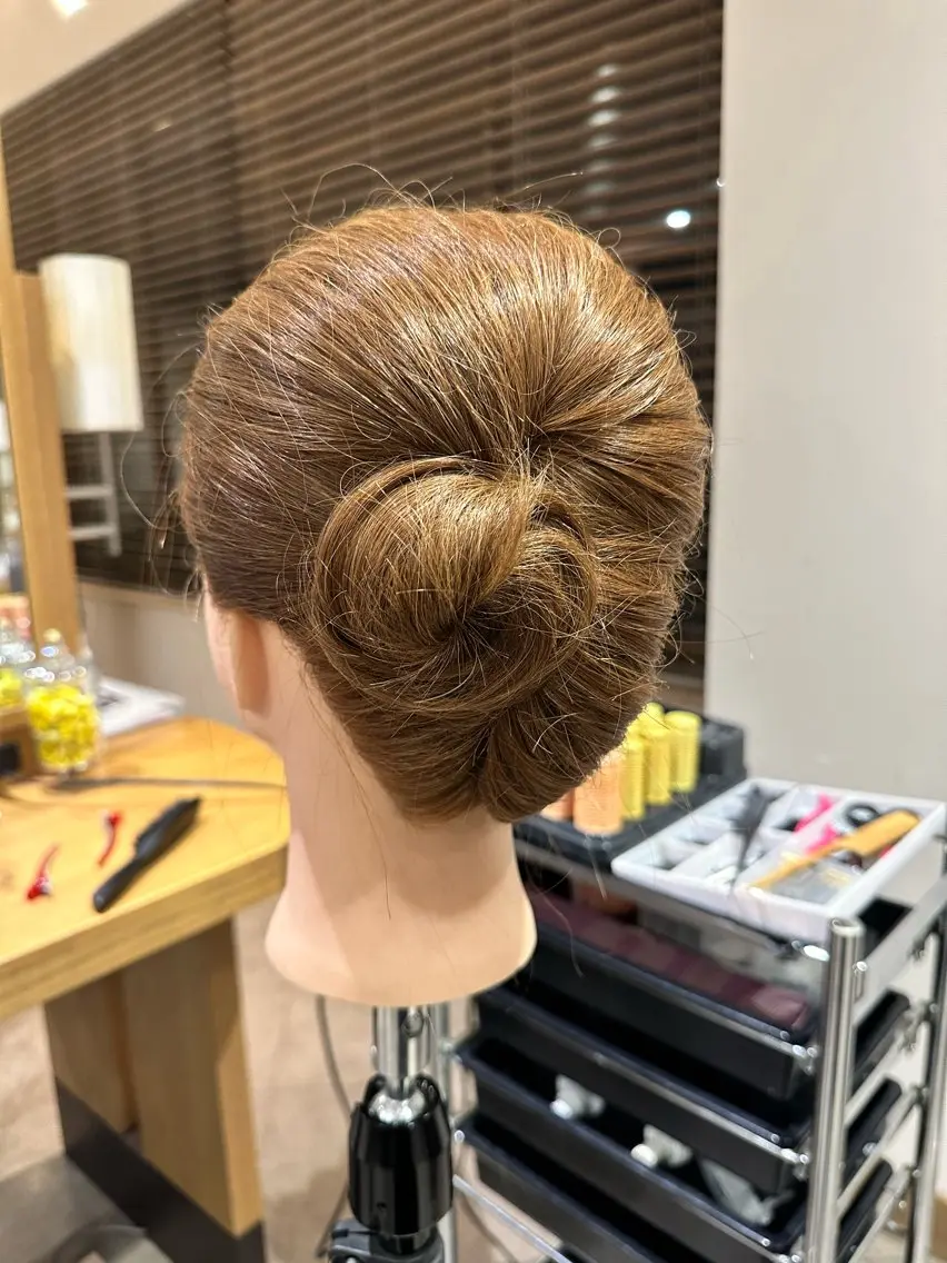 ヘアアレンジ 夜会巻き 横山 美由紀のヘアスタイル