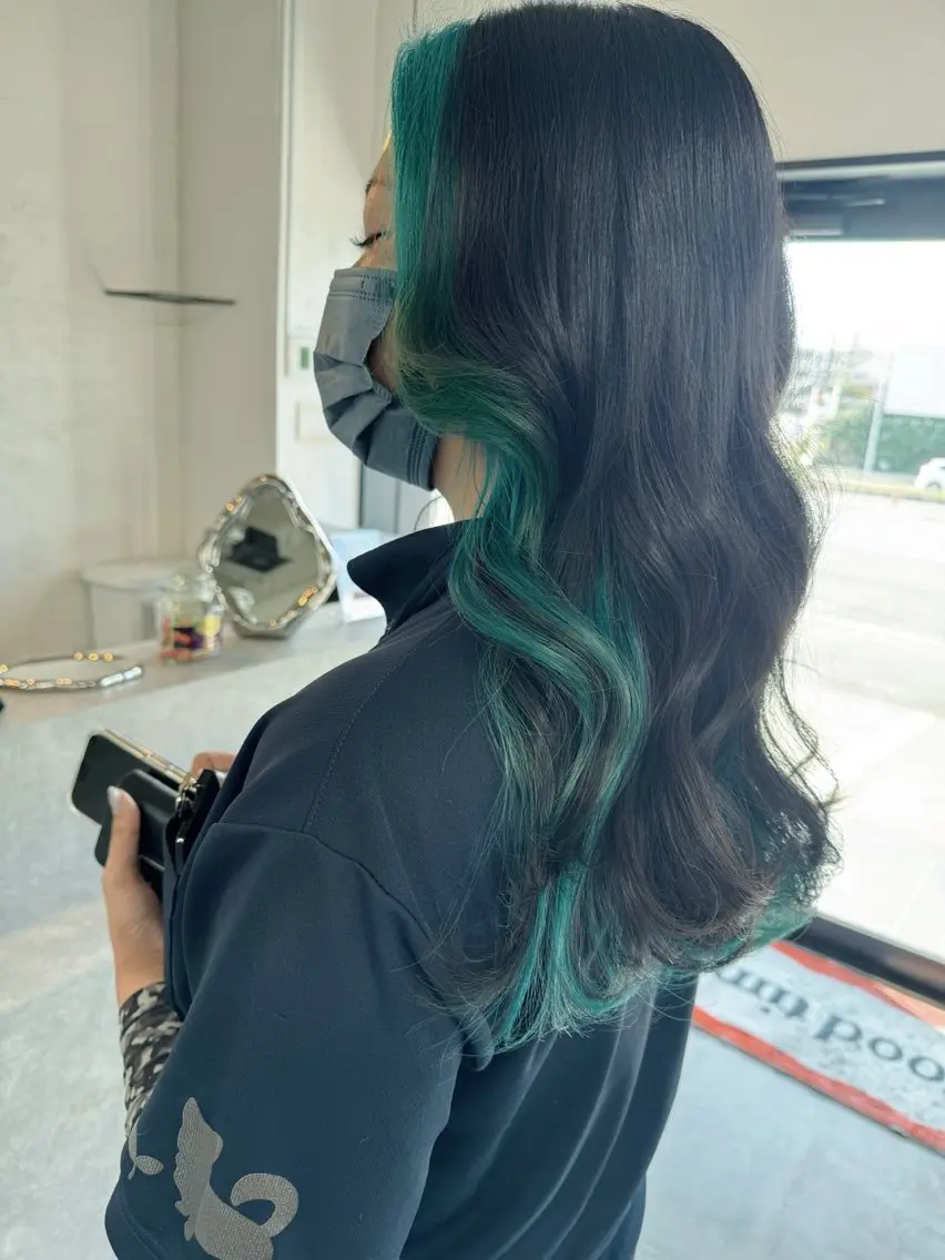 セミロング ヘアカラー miloc🫧 MOMOYOのヘアスタイル
