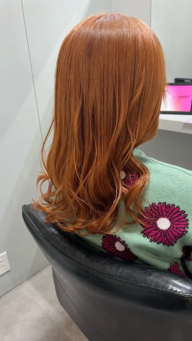 ロング カラー ブリーチ オレンジ カット ヘアカラー 🎀tokute ナオ🧸のヘアスタイル