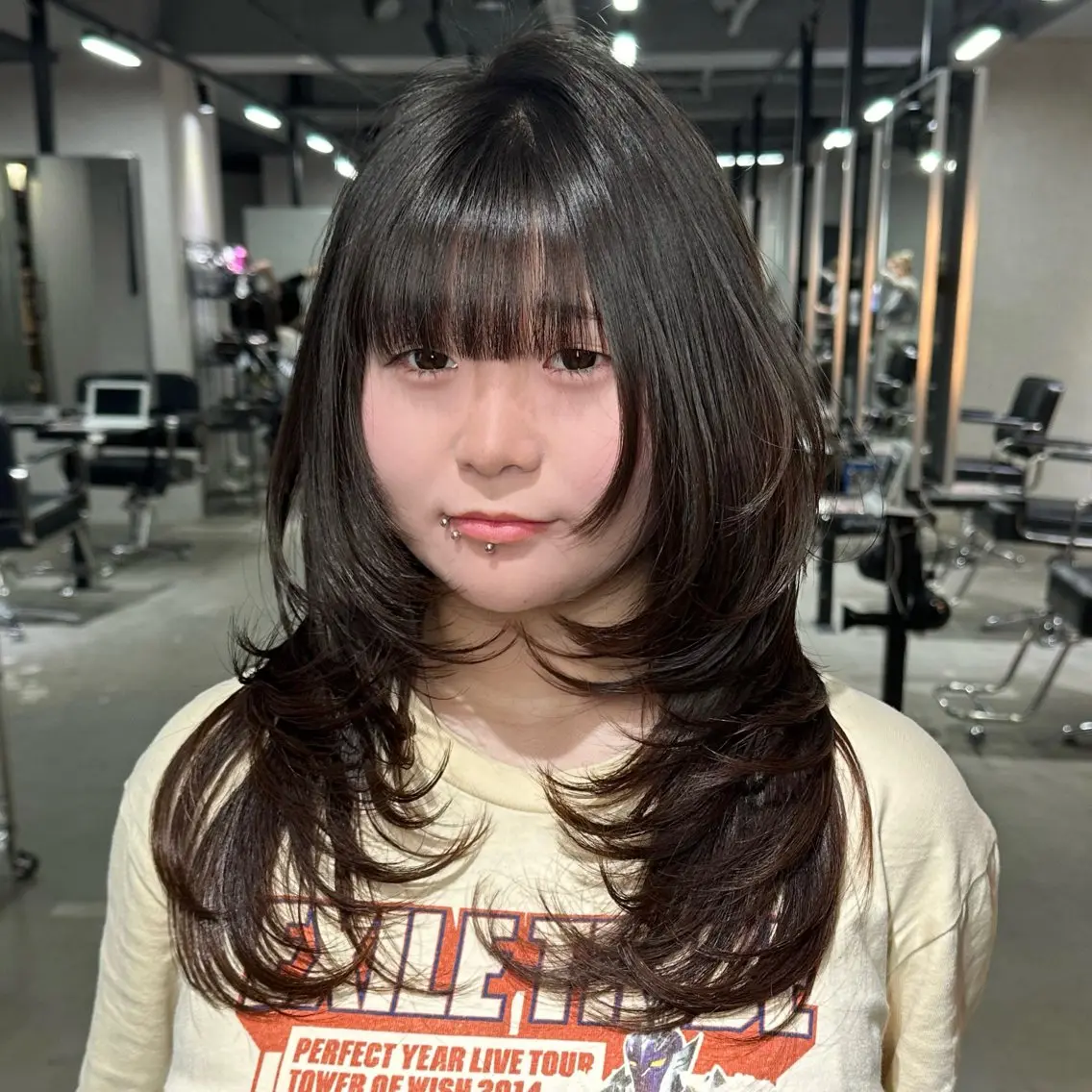 セミロング くびれヘア 顔まわりレイヤー 顔周りカット 韓国風ヘア くびれレイヤー カット ヘアカラー トリートメント 心斎橋 韓国レイヤ ー指名No.1renのヘアスタイル