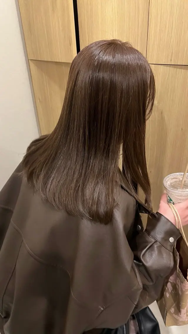 ロング レイヤー・カット モデル・透明感カラーのヘアスタイル