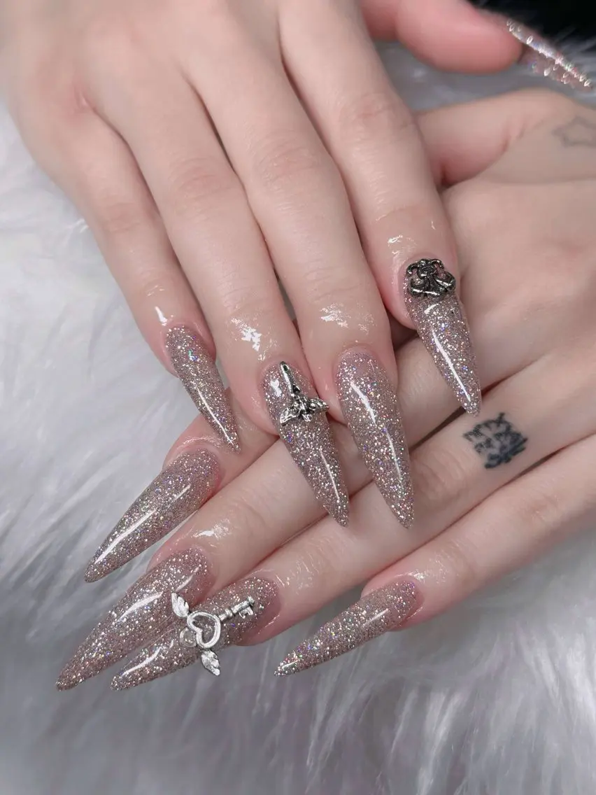 ネイル フレンチネイル ジェルネイル ガラスフレンチ ハロウィン ハート H.baby Nail Salonのネイルデザイン