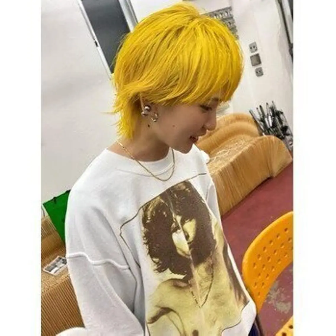 ショート qiie/ハイトーン インナーカラーのヘアスタイル