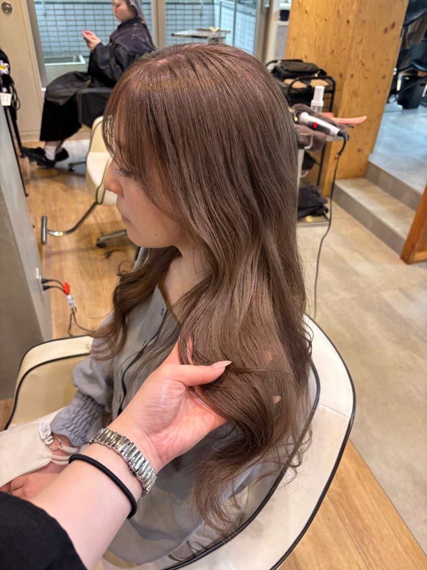 ロング カラー ヘアアレンジ ブリーチ グレージュ ミルクティーグレージュ ヘアカラー 【韓国ヘア/透明感 カラー】makotoのヘアスタイル