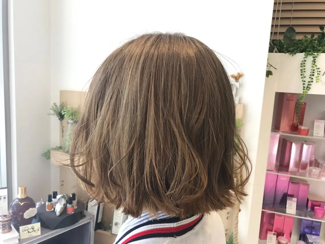 ショート カラー ヘアアレンジ アディクシーカラー ブリーチ 透明感カラー スズキ シオリのヘアスタイル