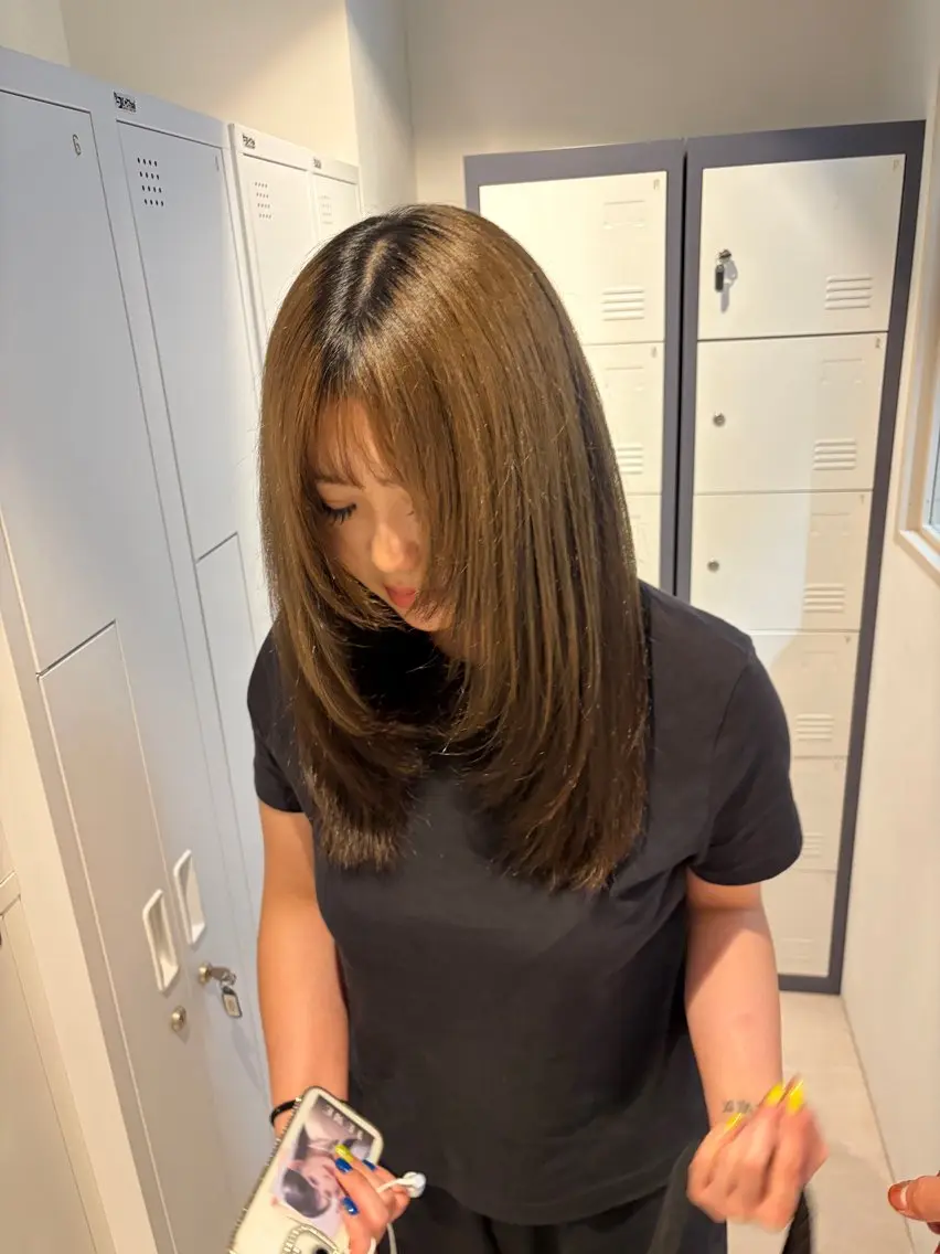 セミロング 顔まわりレイヤー レイヤーカット 光岡 玲遠のヘアスタイル