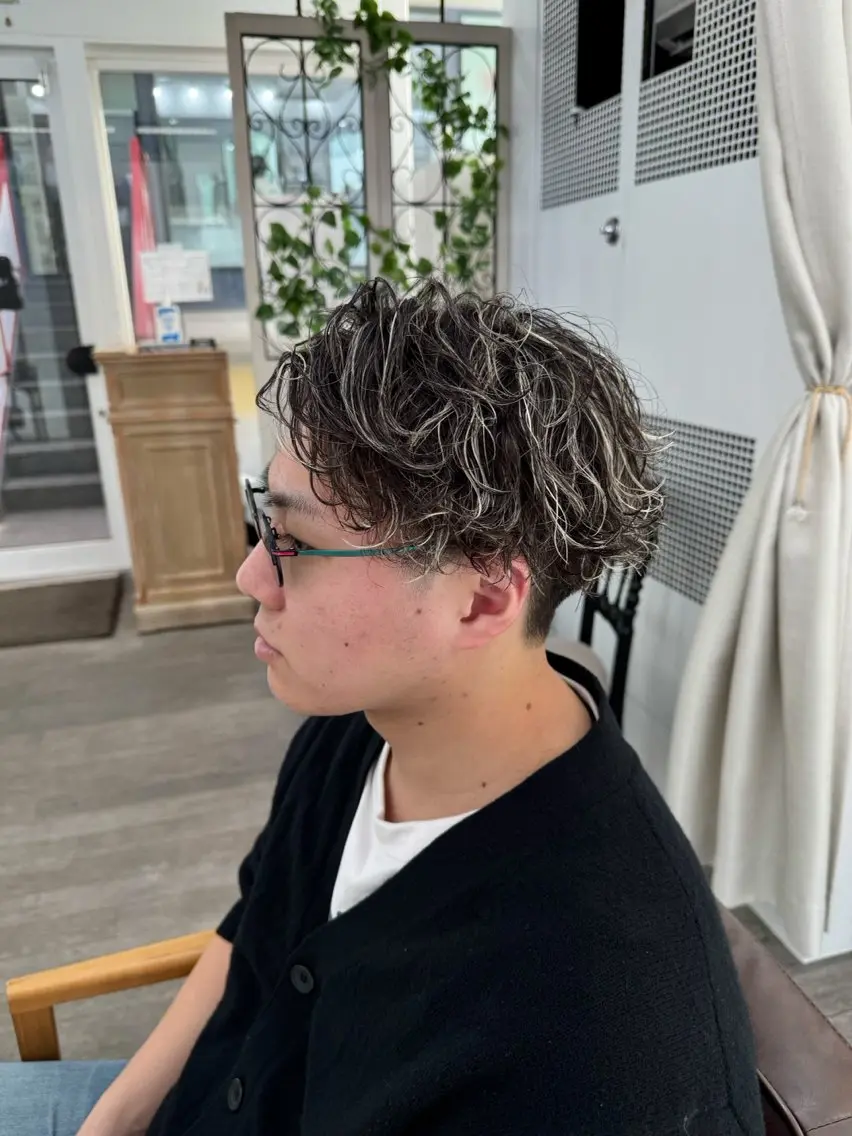 カラー パーマ メンズ 🎩刈り上げ特化🎩 渡邉太耀のヘアスタイル