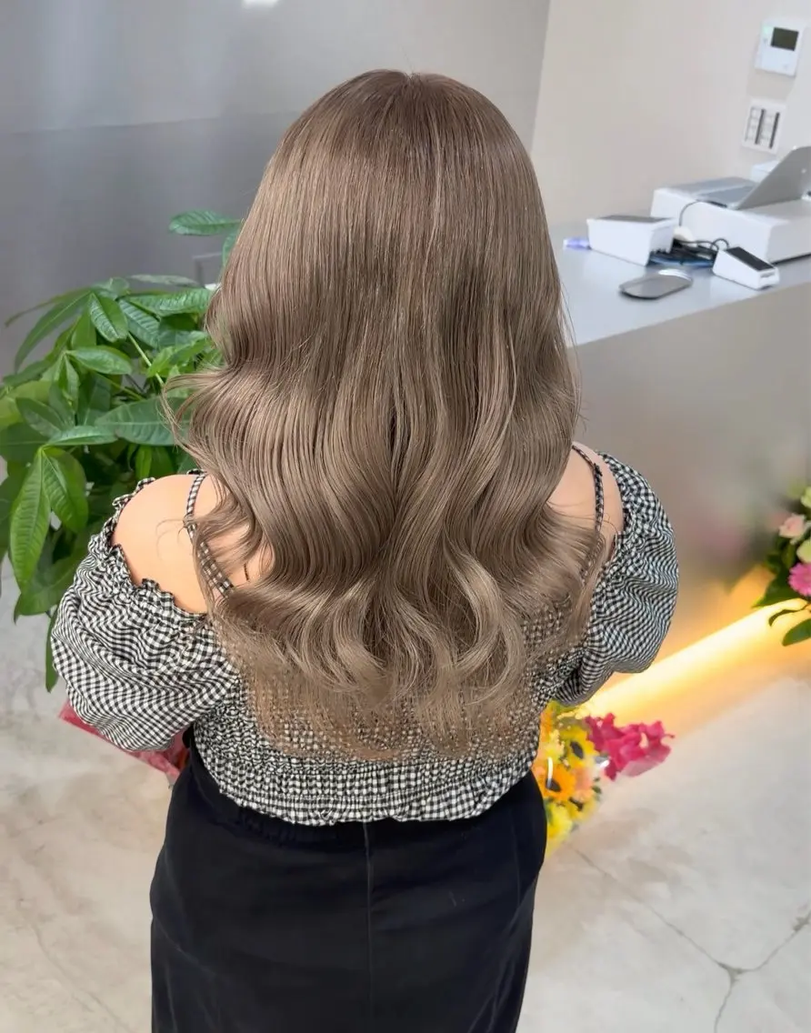 ミディアム ヘアカラー トリートメント 飯星慧斗/池袋 /ブリーチ/縮毛矯正のヘアスタイル
