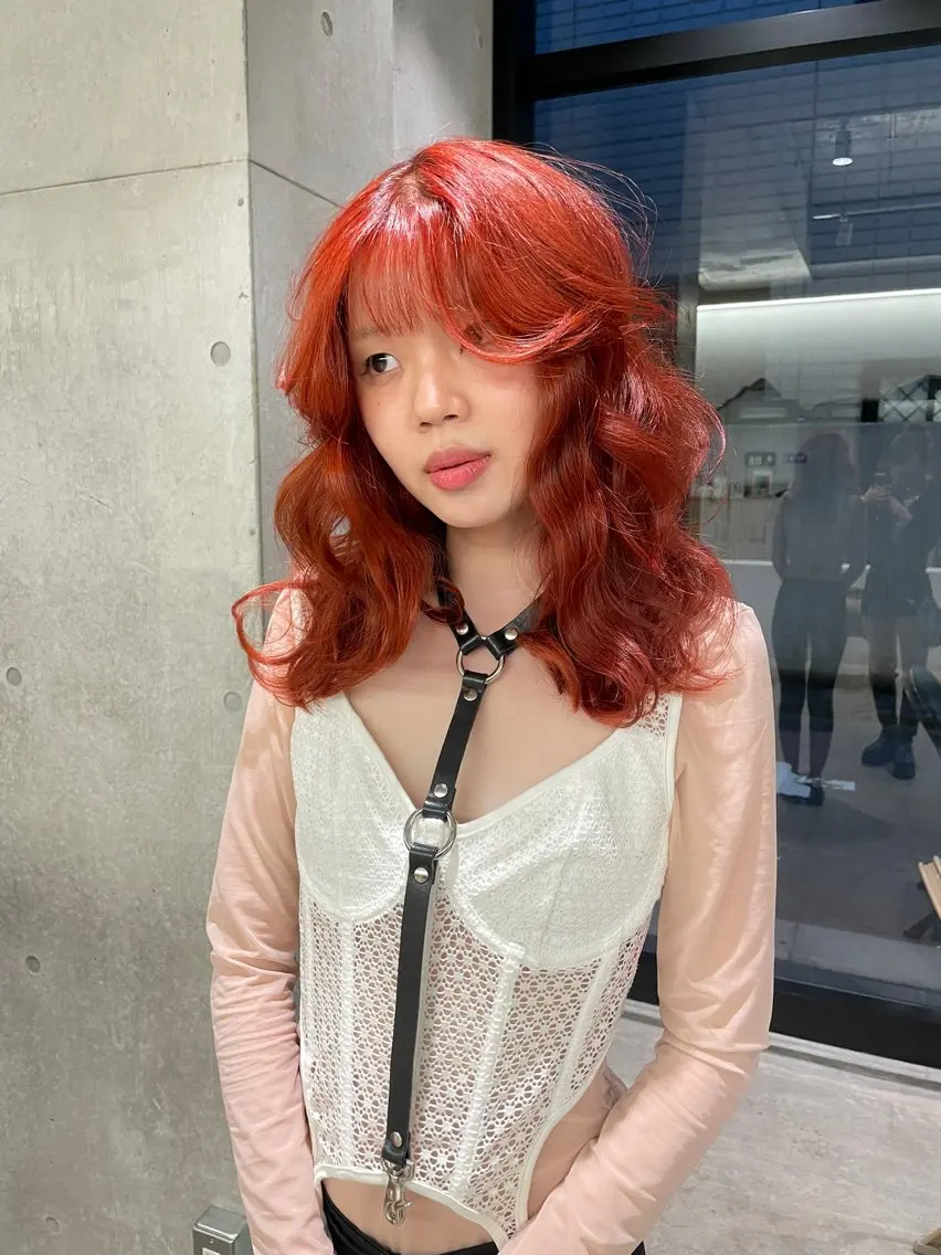 セミロング カラー オレンジ オレンジレッド レッドカラー カット ヘアカラー トリートメント Mizobe misakiのヘアスタイル