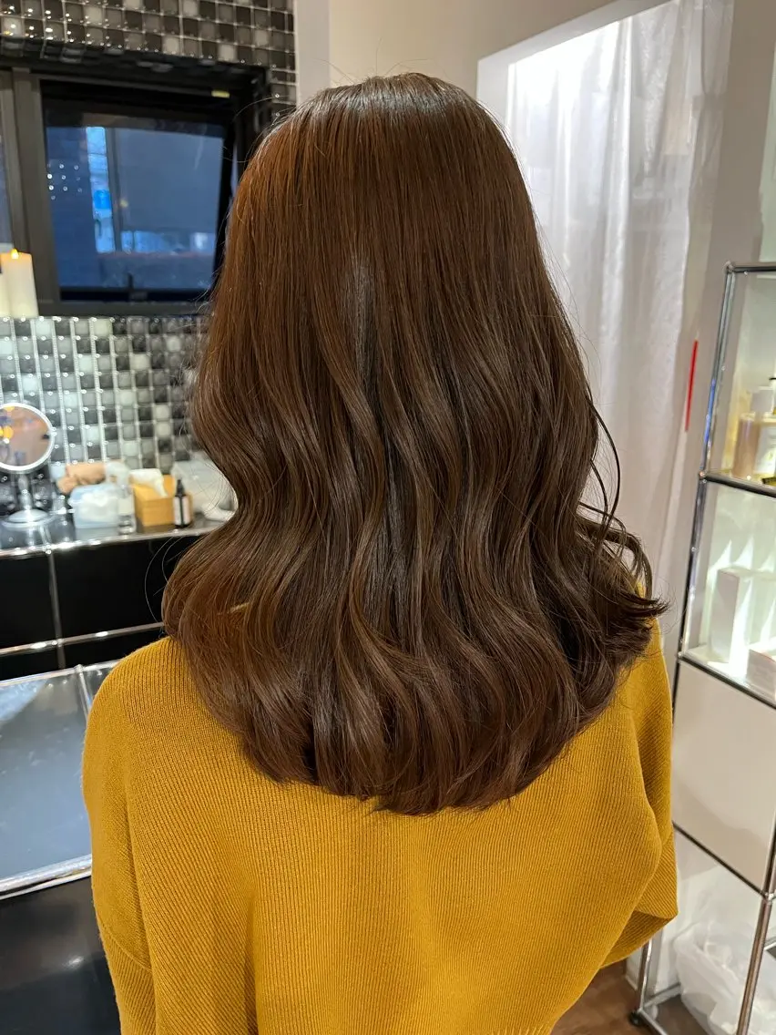 セミロング カラー ブラウンカラー チョコレートブラウン ブリーチなし透明感 🕊ワダ　ユイのヘアスタイル