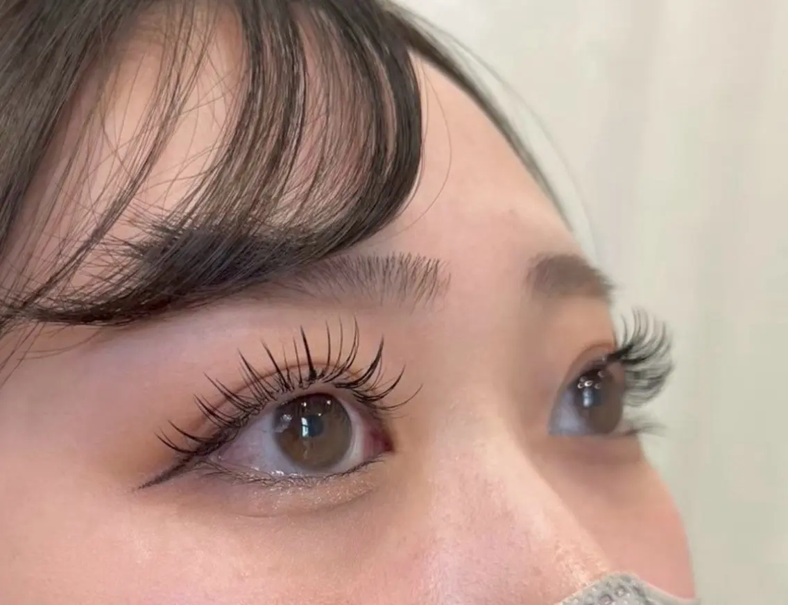 【超軽量】フラットラッシュ140本👀（育毛ケアトリートメント付き）の写真