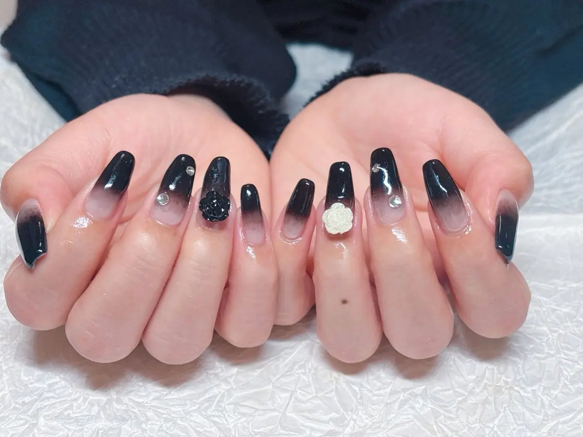 ネイル ストーンネイル ハンドネイル ハンドケア ゆ か_Nails💫のネイルデザイン