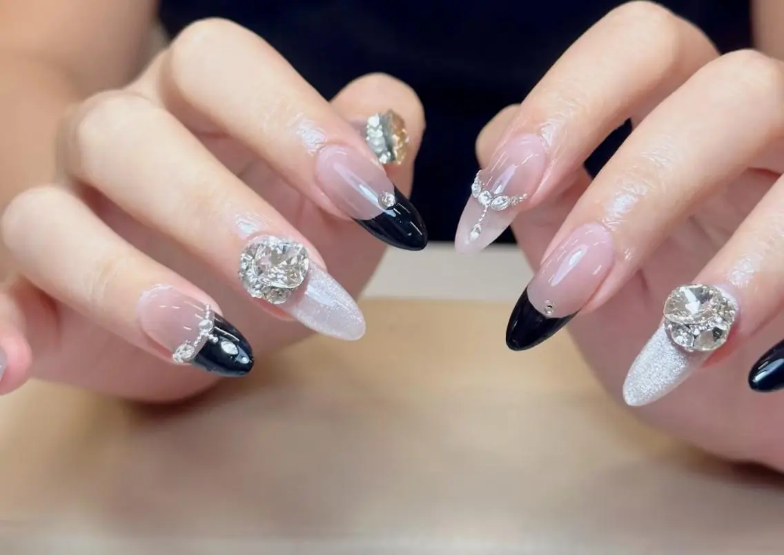 マツエク・マツパ ハンドネイル エリ🫧 nail池袋東口のネイルデザイン