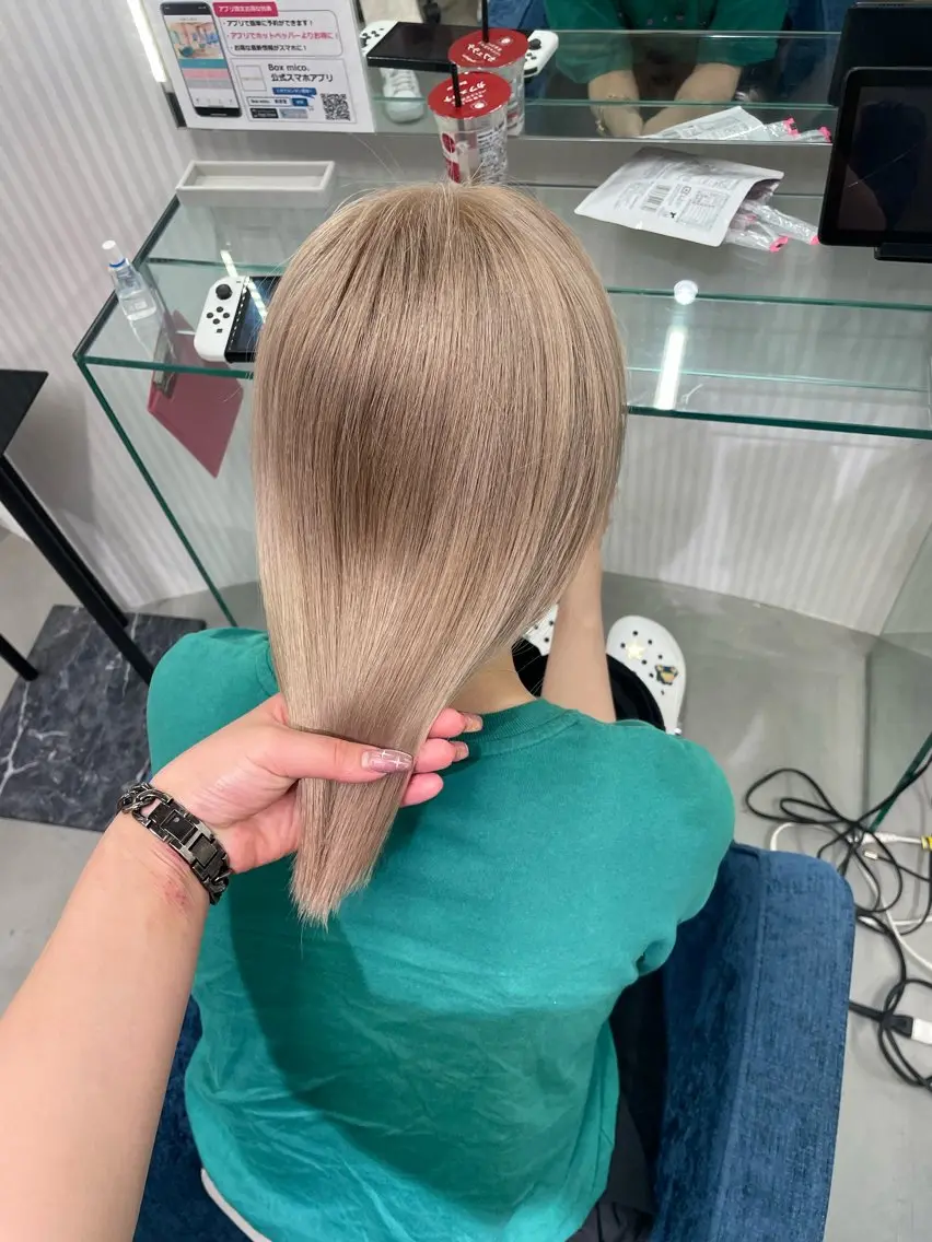 カラー Mii. 内田萌々のヘアスタイル