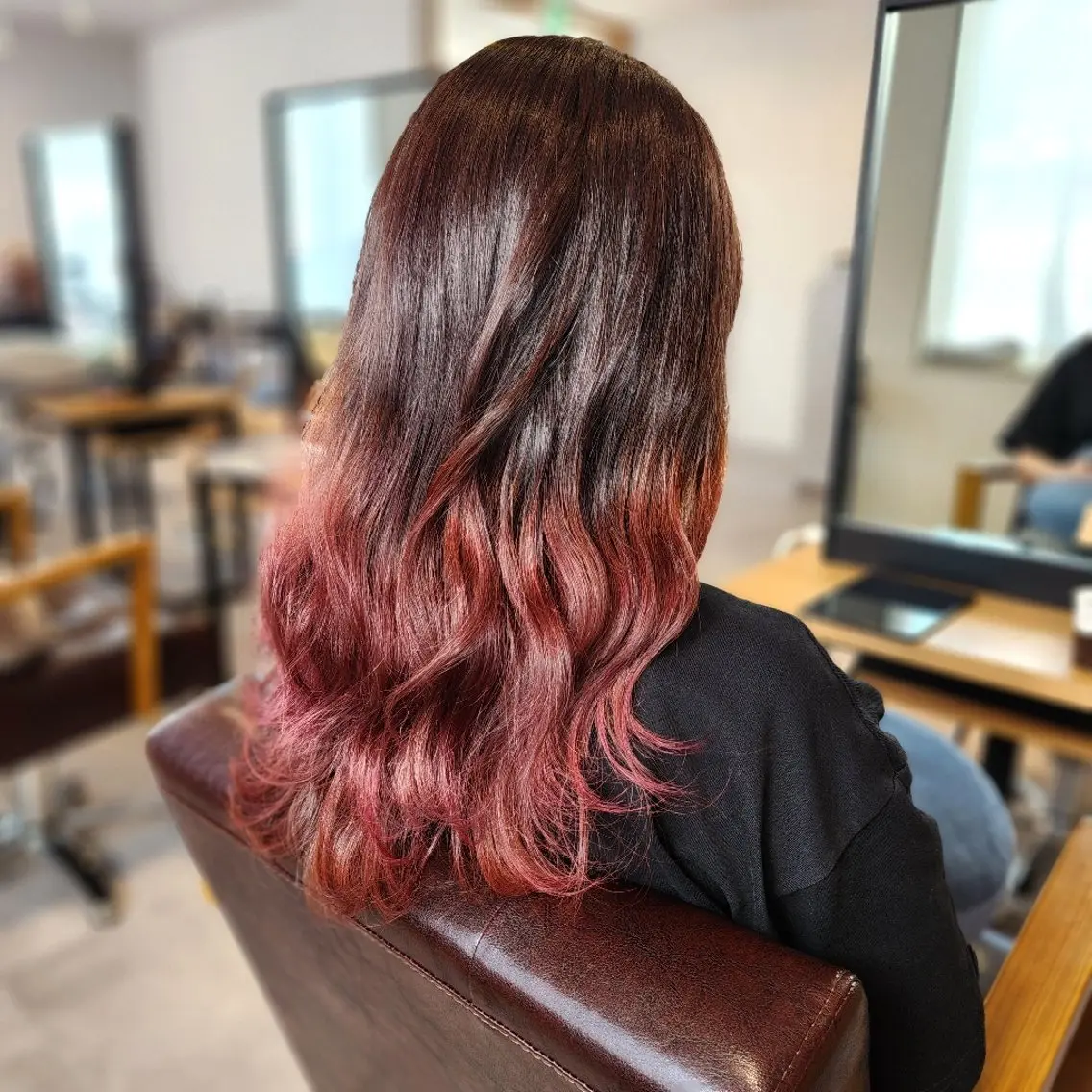 セミロング カラー グラデーションカラー レッドカラー シールエクステ🎀 ホシノ🕒ユウカのヘアスタイル