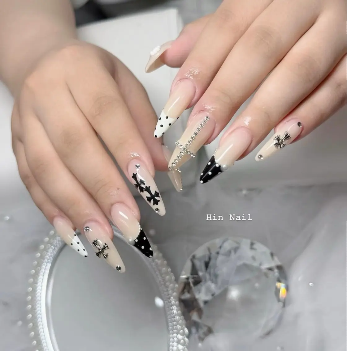 ネイル ハンドネイル HIN NAILのネイルデザイン